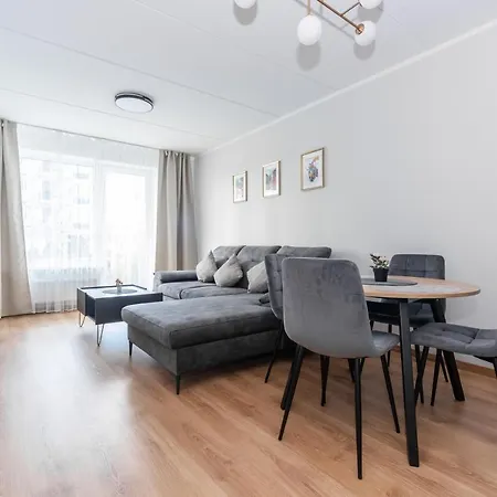 Cozy&chic - A Modern With A Garden Terrace Apartment